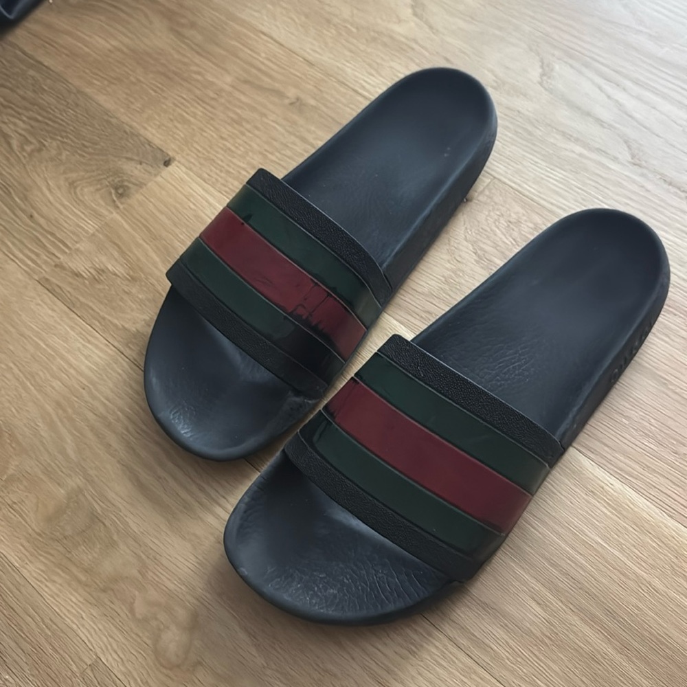 Gucci Mens Size 12 Worn Condition 100% Authantic